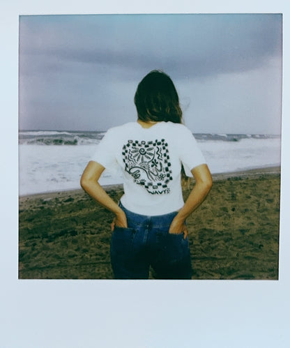 Stay Wavy - Midi Tee